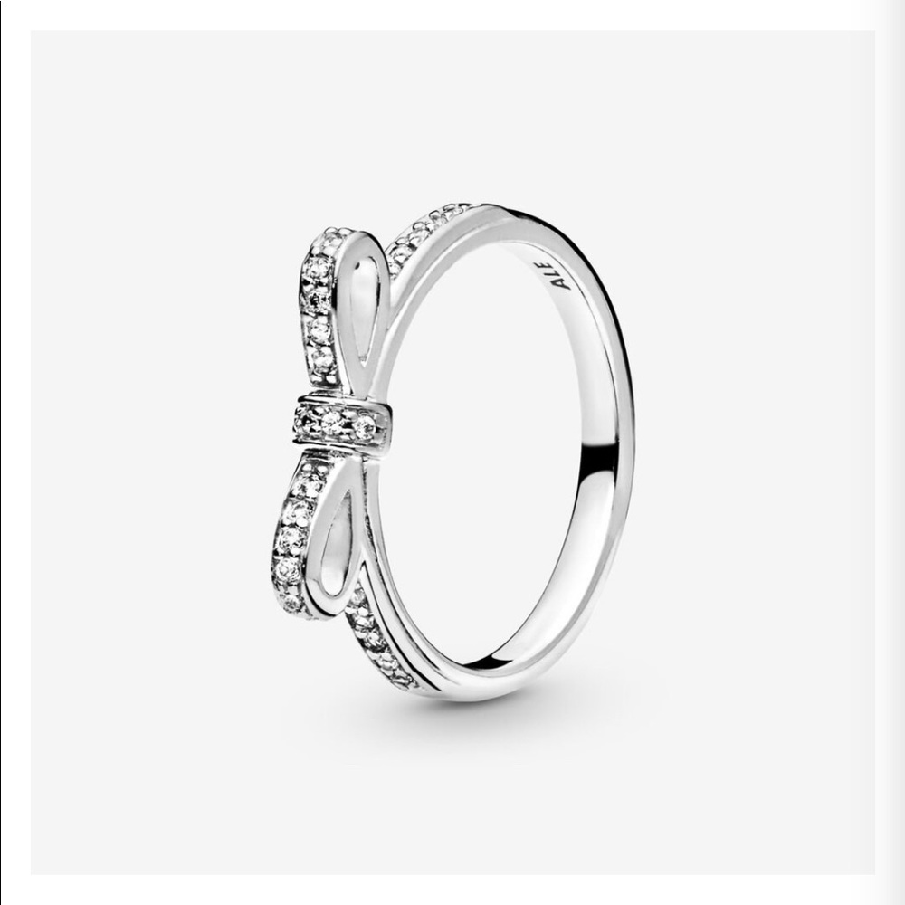 ❤️Pandora classic sparkling bow ring